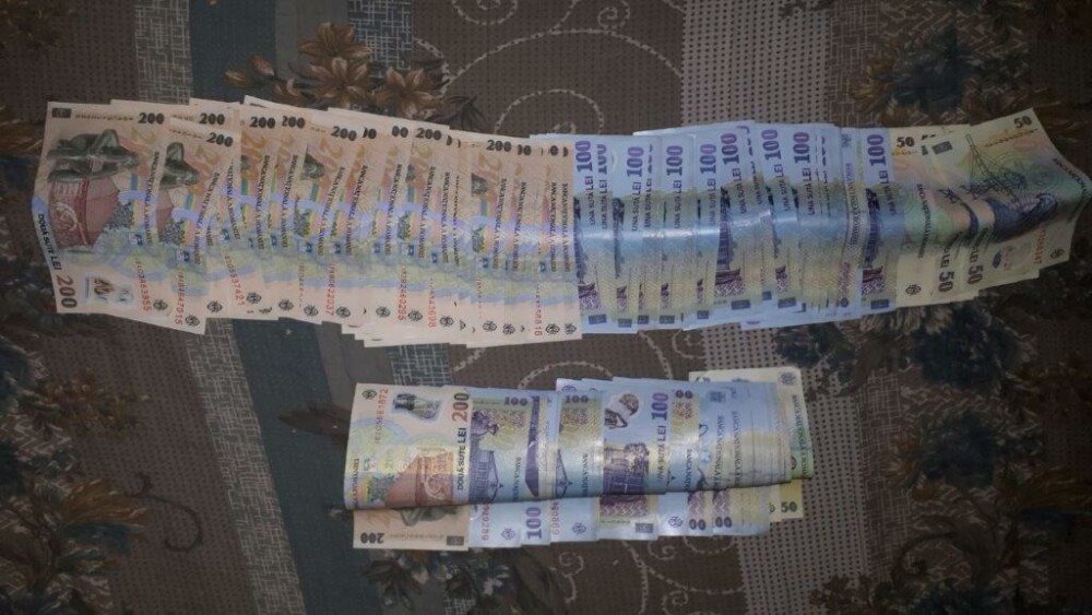 Captură de droguri de peste 500.000 de euro în casa unui tânăr din Neamț - Imaginea 6