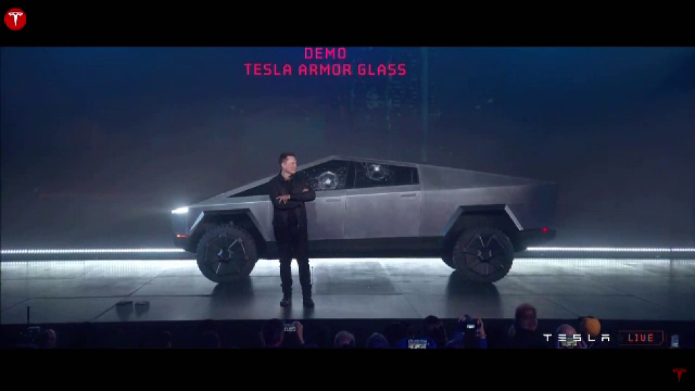 Momentul în care Elon Musk s-a făcut de râs la lansarea noului camion electric Tesla - Imaginea 2
