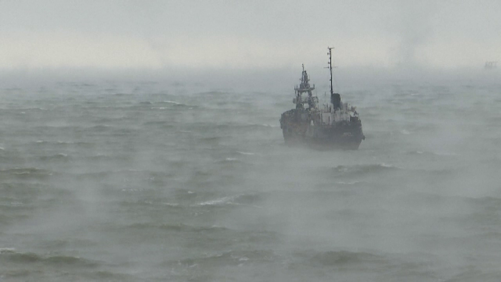Petrolier eșuat în Marea Neagră din cauza unei furtuni puternice. Căpitanul, în stare gravă - Imaginea 2