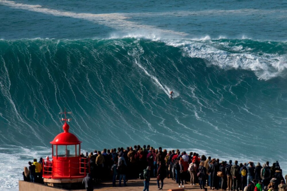 Momentul în care un surfer celebru 