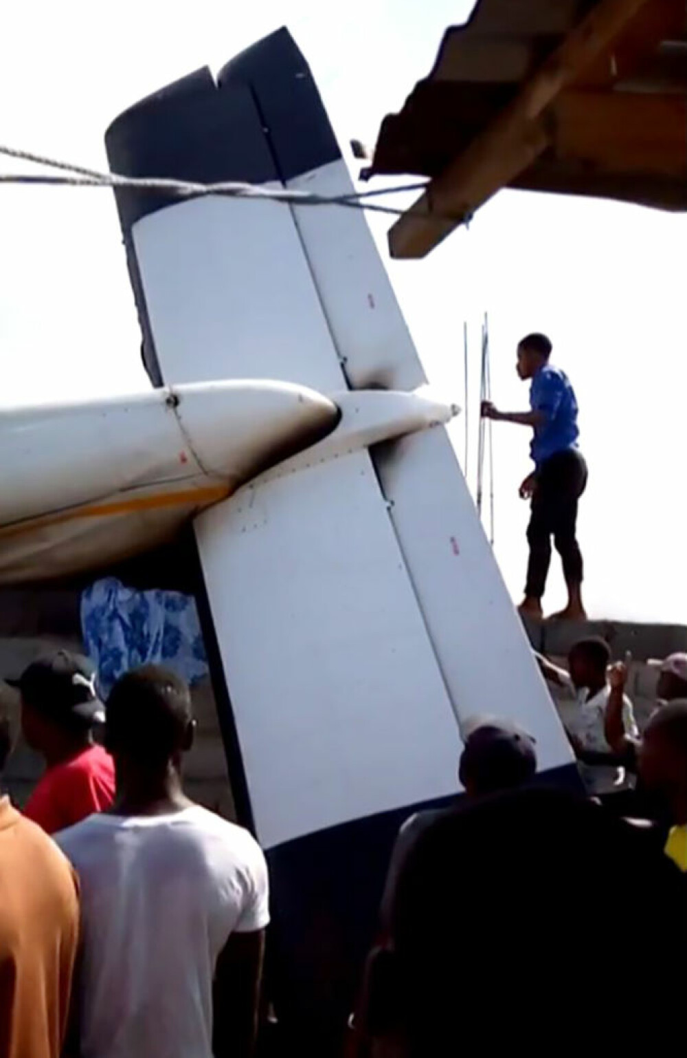 Tragedie aviatică în Congo. 17 persoane aflate la bordul unui avion au murit - Imaginea 1