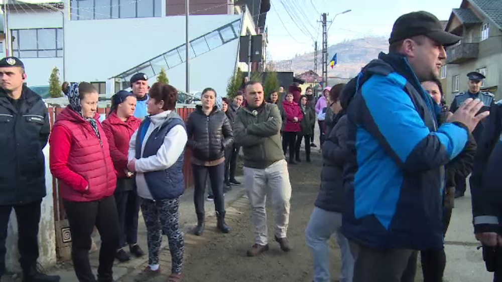 Proteste împotriva unui profesor din Bistrița. Părinții nu-și mai lasă copiii la școală - Imaginea 1