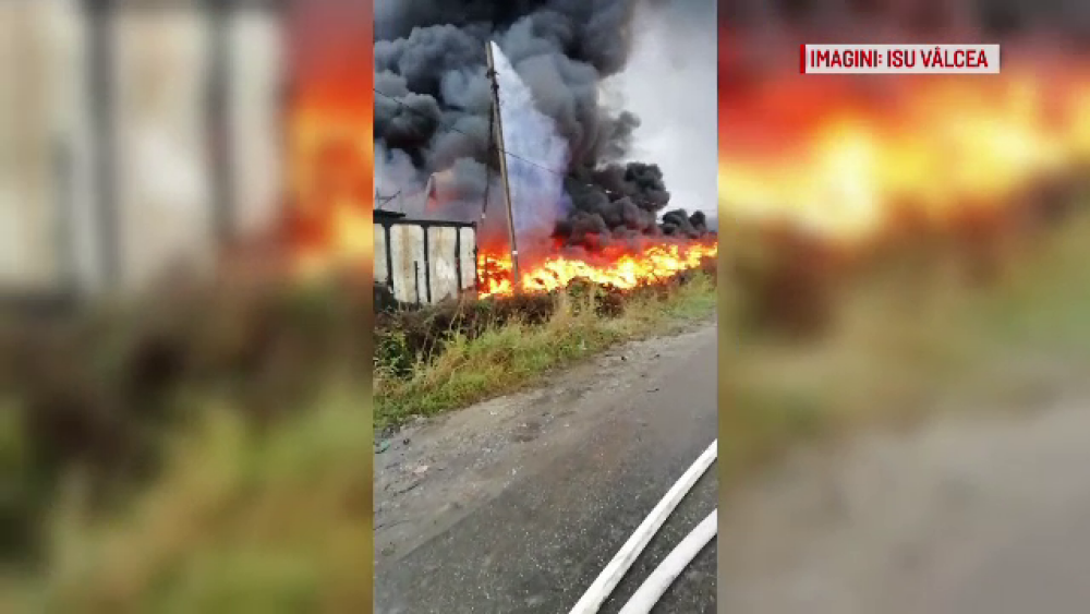 Incendiu masiv în Vâlcea. Pompierii se chinuie de patru zile să stingă focul - Imaginea 2