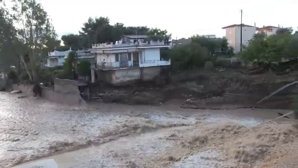 Grecia este devastată de ape. Inundațiile au făcut prăpăd, distrugând mai multe regiuni - Imaginea 3