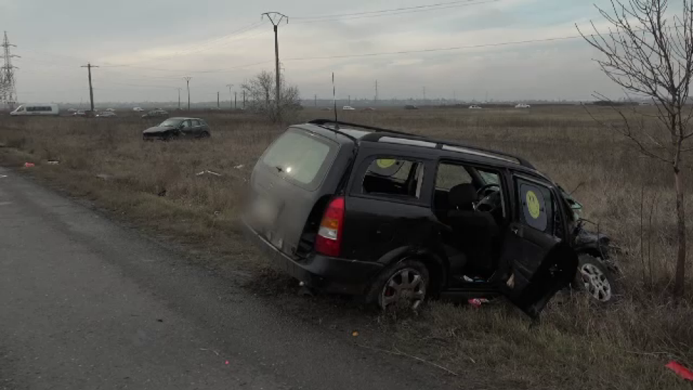 Accident grav în Buzău. Trei mașini s-au izbit după o depășire periculoasă - Imaginea 1