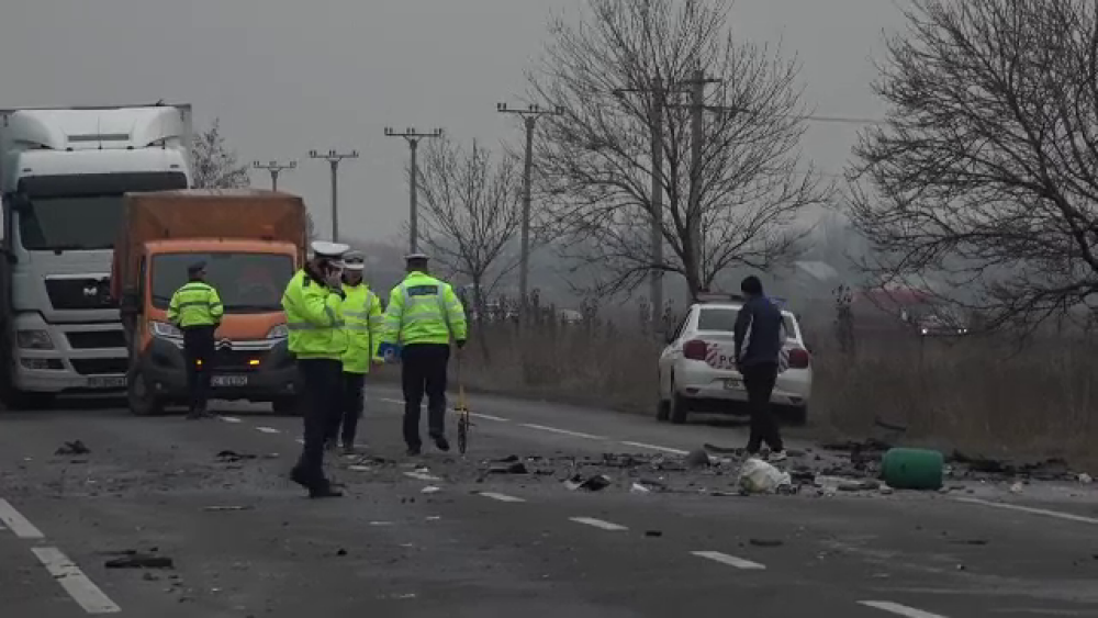 Accident grav în Buzău. Trei mașini s-au izbit după o depășire periculoasă - Imaginea 3