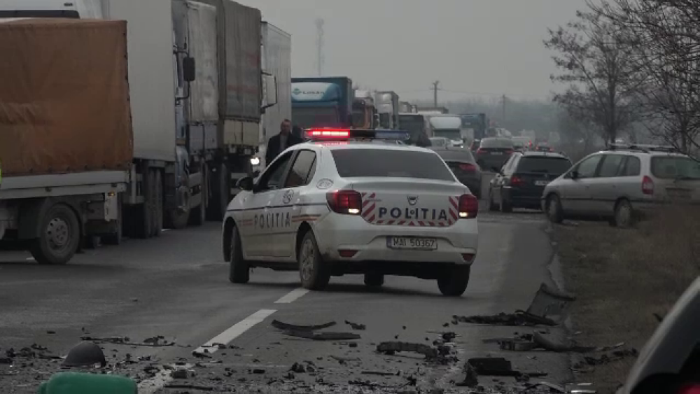 Accident grav în Buzău. Trei mașini s-au izbit după o depășire periculoasă - Imaginea 4