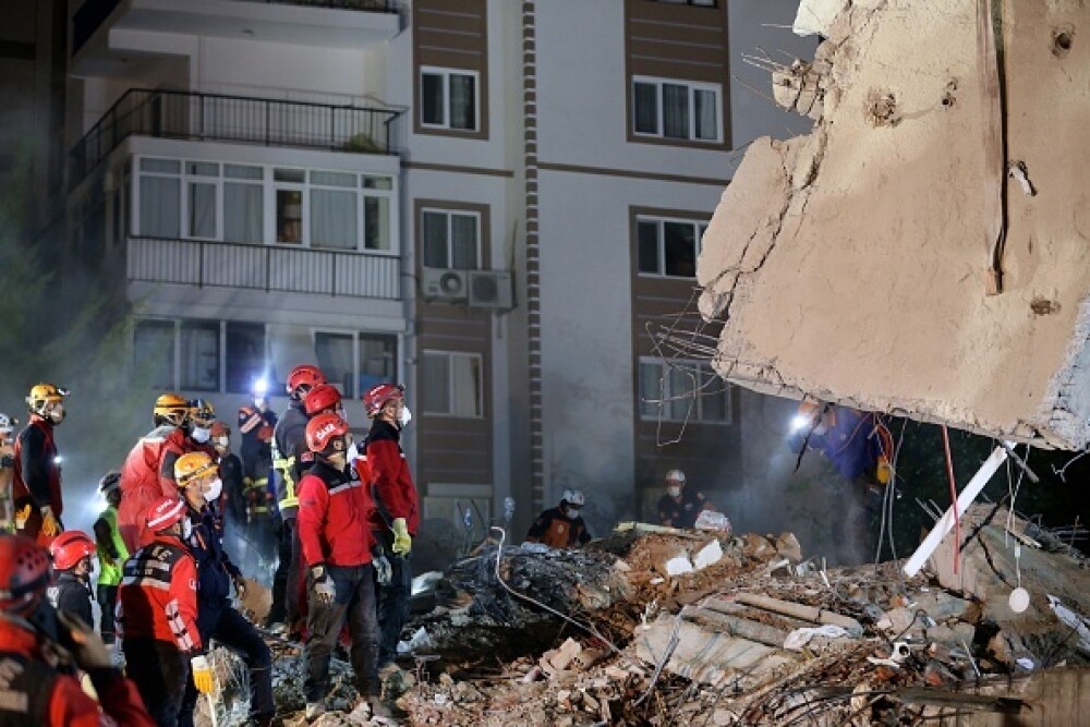 O fetiţă de trei ani a fost salvată la 65 de ore după seismul din Turcia. GALERIE FOTO - Imaginea 7
