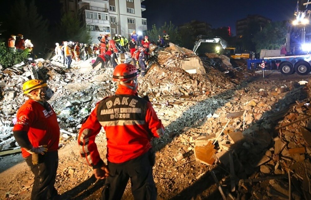 O fetiţă de trei ani a fost salvată la 65 de ore după seismul din Turcia. GALERIE FOTO - Imaginea 1