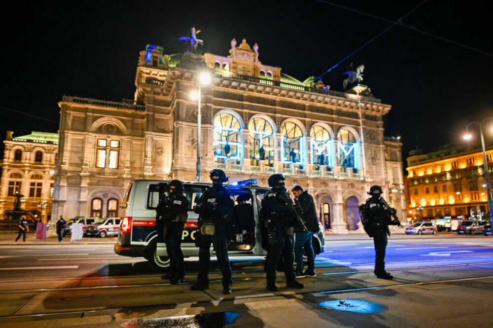 Atac terorist în Viena: 4 civili au murit şi 14 sunt răniţi. Un atacator a fost ucis - Imaginea 6