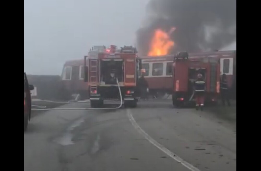 TIR cuprins de flăcări, după ce a fost lovit de tren în județul Timiș. VIDEO - Imaginea 2