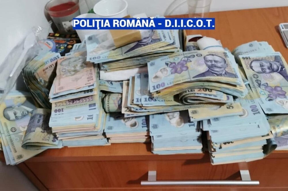 1.700.000 de lei, descoperiţi la un bărbat prins de Poliție. Cu ce se ocupa acesta - Imaginea 1