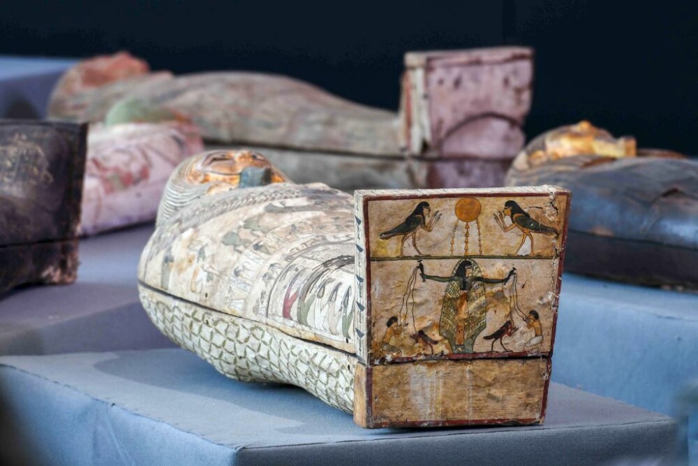 Descoperire istorică în Egipt. 100 de sarcofage vechi de peste 2.000 de ani, găsite în stare intactă - Imaginea 2