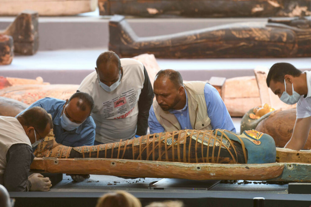 Descoperire istorică în Egipt. 100 de sarcofage vechi de peste 2.000 de ani, găsite în stare intactă - Imaginea 3