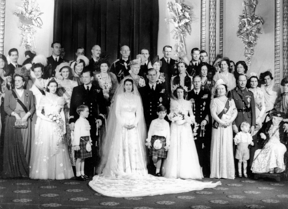 Regina Elisabeta şi prinţul Philip sărbătoresc 73 de ani de căsnicie. Imagini de la nuntă. GALERIE FOTO - Imaginea 8