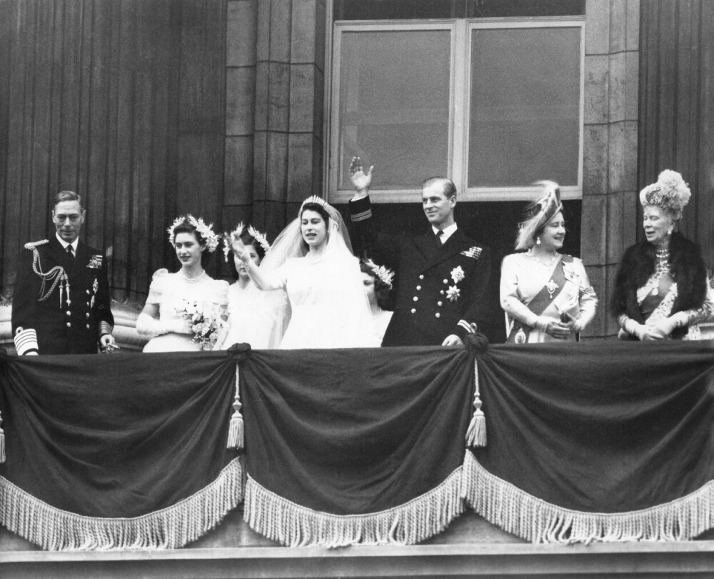 Regina Elisabeta şi prinţul Philip sărbătoresc 73 de ani de căsnicie. Imagini de la nuntă. GALERIE FOTO - Imaginea 2