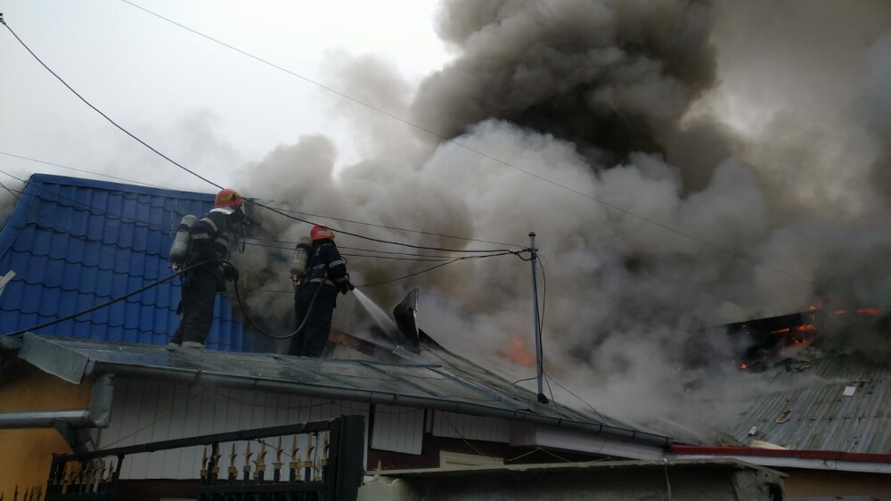 VIDEO. Incendiu uriaș în București. Patru case au fost afectate - Imaginea 4