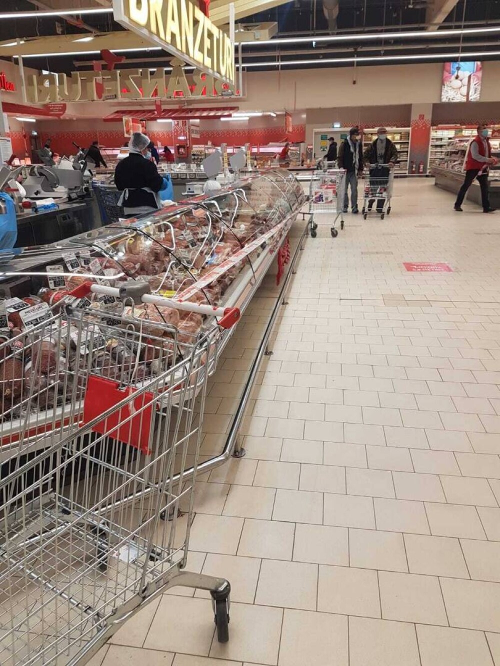 ANPC propune închiderea a patru hipermarketuri Auchan din Capitală. Controlul a scos la iveală abateri importante - Imaginea 2
