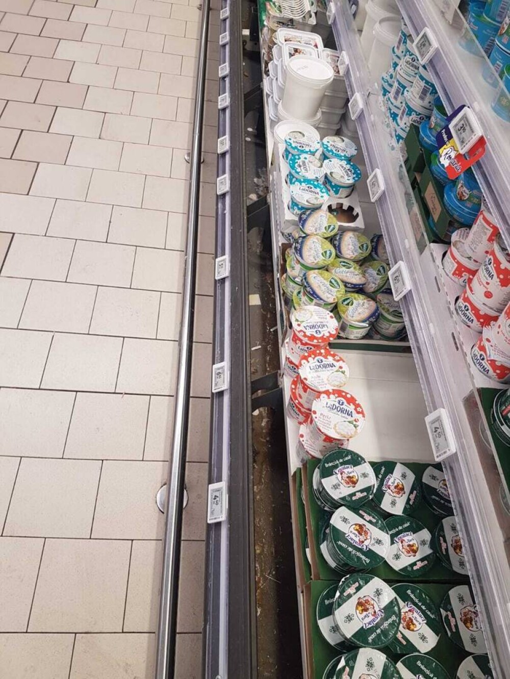ANPC propune închiderea a patru hipermarketuri Auchan din Capitală. Controlul a scos la iveală abateri importante - Imaginea 7
