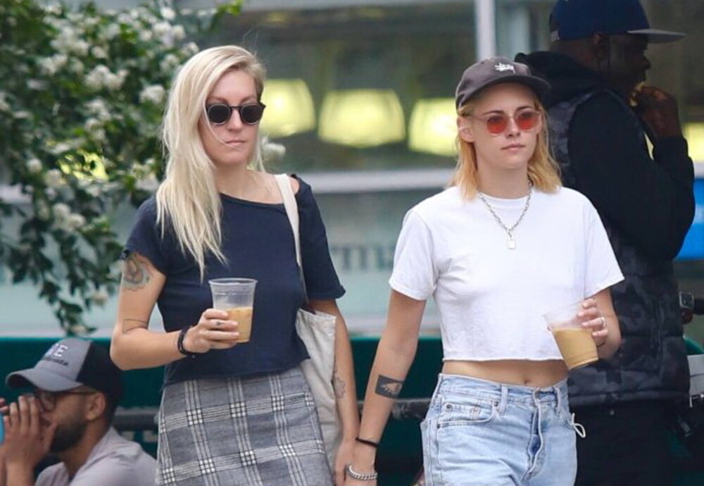 Kristen Stewart, o mireasă atipică. Ce ținută a purtat actrița din „Twilight” la nunta ei. FOTO&VIDEO - Imaginea 26