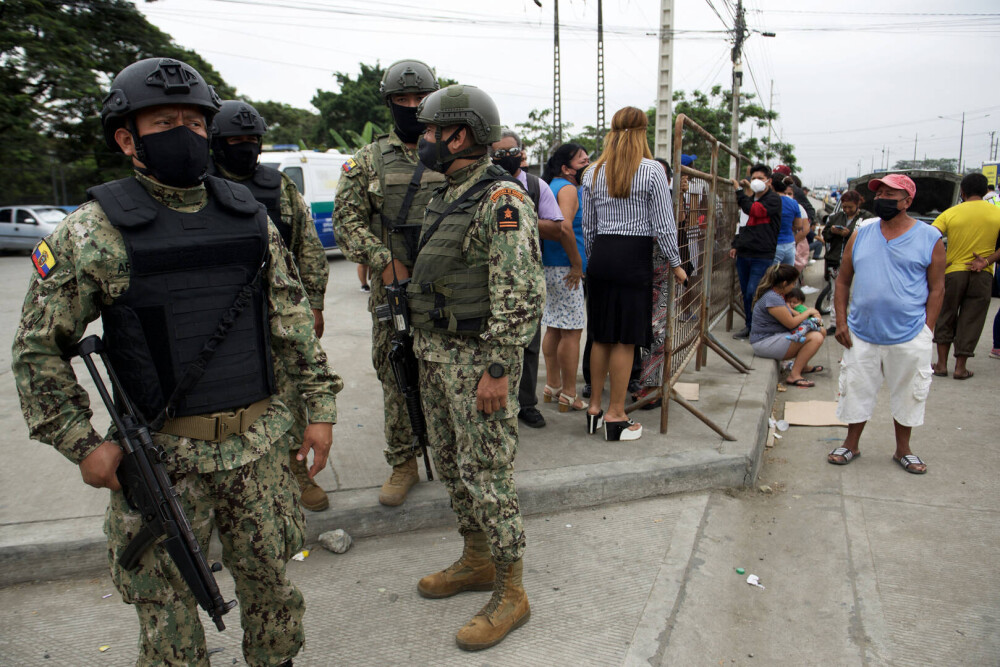 Cel puţin 58 de morţi într-o închisoare din Ecuador, în urma înfruntărilor între bande - Imaginea 6