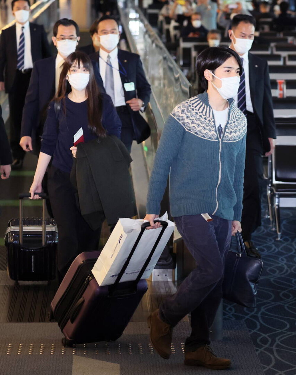 FOTO Fosta prințesă japoneză Mako se mută la New York alături de soțul ei - Imaginea 3