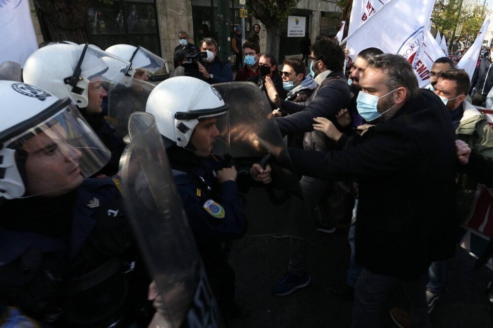 GALERIE FOTO Protest inedit în Grecia. Patronii și-au închis restaurantele după adoptarea noilor măsuri anti-Covid - Imaginea 4