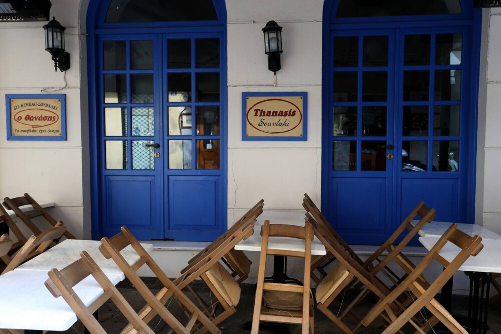 GALERIE FOTO Protest inedit în Grecia. Patronii și-au închis restaurantele după adoptarea noilor măsuri anti-Covid - Imaginea 1