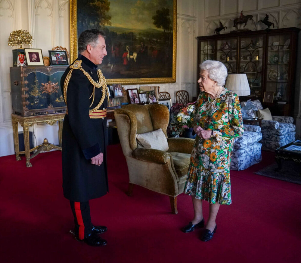 FOTO Cum arată Regina Elisabeta după ultimele probleme medicale. Detaliile din imagini care îi îngrijorează pe britanici - Imaginea 3