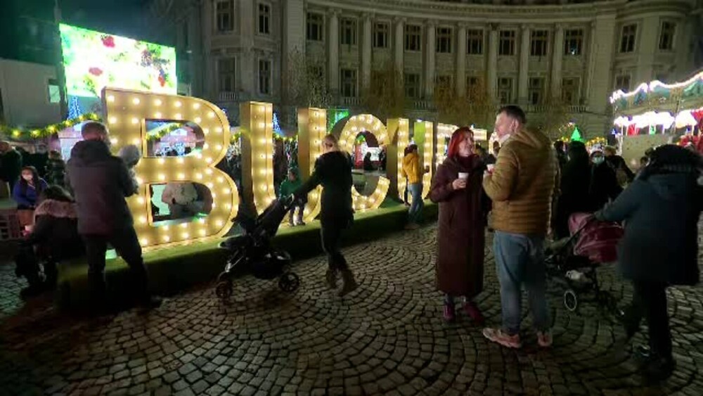Bucureștiul a intrat în atmosfera de sărbătoare. S-a deschis Târgul de Crăciun și s-au aprins luminițele - Imaginea 2