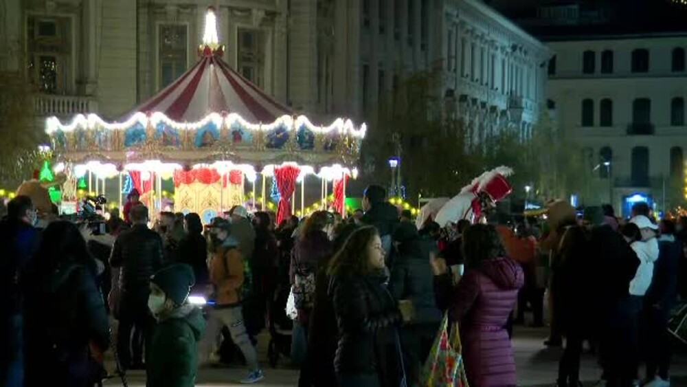 Bucureștiul a intrat în atmosfera de sărbătoare. S-a deschis Târgul de Crăciun și s-au aprins luminițele - Imaginea 3