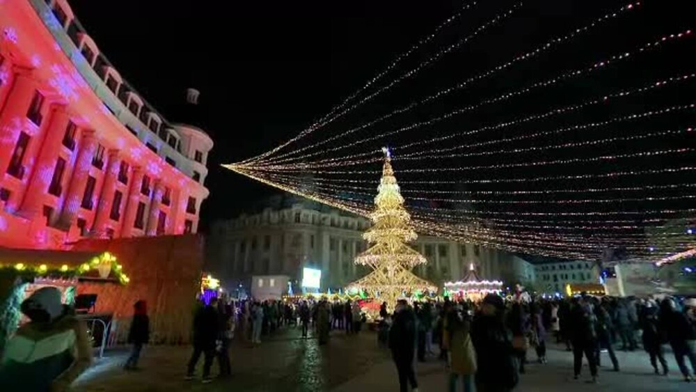 Bucureștiul a intrat în atmosfera de sărbătoare. S-a deschis Târgul de Crăciun și s-au aprins luminițele - Imaginea 4