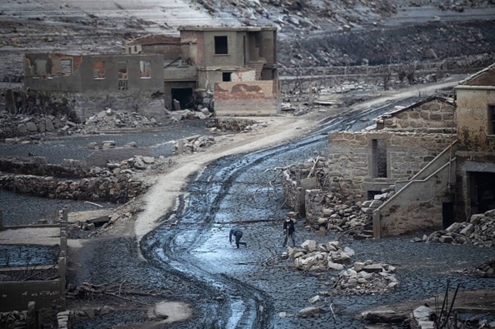 Un sat fantomă inundat în 1992 în Spania pentru construcția unei hidrocentrale a reapărut surprinzător. GALERIE FOTO - Imaginea 5