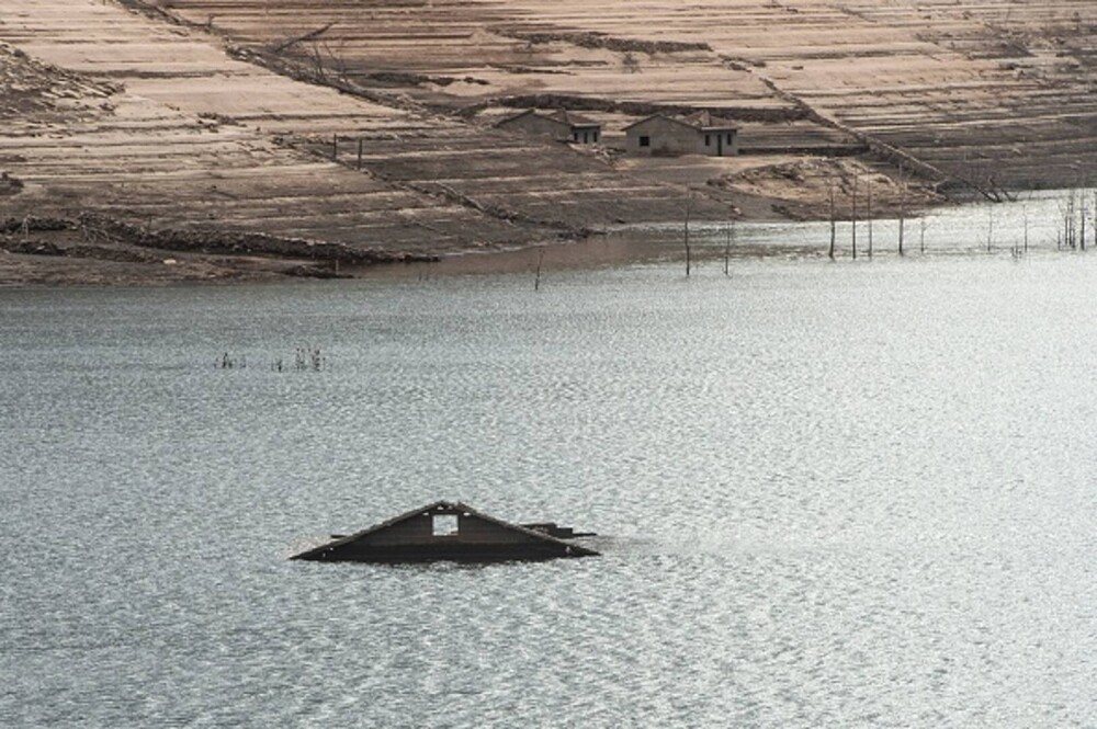 Un sat fantomă inundat în 1992 în Spania pentru construcția unei hidrocentrale a reapărut surprinzător. GALERIE FOTO - Imaginea 9