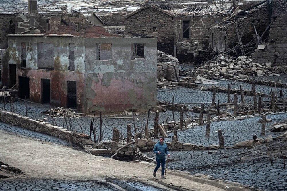 Un sat fantomă inundat în 1992 în Spania pentru construcția unei hidrocentrale a reapărut surprinzător. GALERIE FOTO - Imaginea 11
