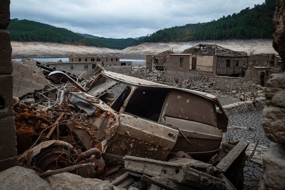 Un sat fantomă inundat în 1992 în Spania pentru construcția unei hidrocentrale a reapărut surprinzător. GALERIE FOTO - Imaginea 13
