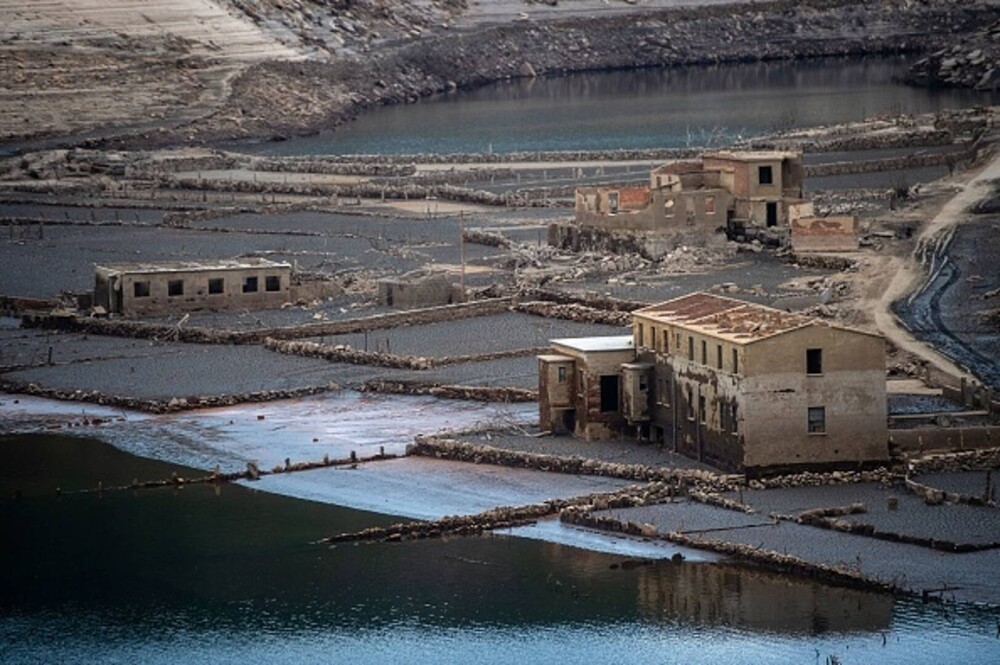 Un sat fantomă inundat în 1992 în Spania pentru construcția unei hidrocentrale a reapărut surprinzător. GALERIE FOTO - Imaginea 18