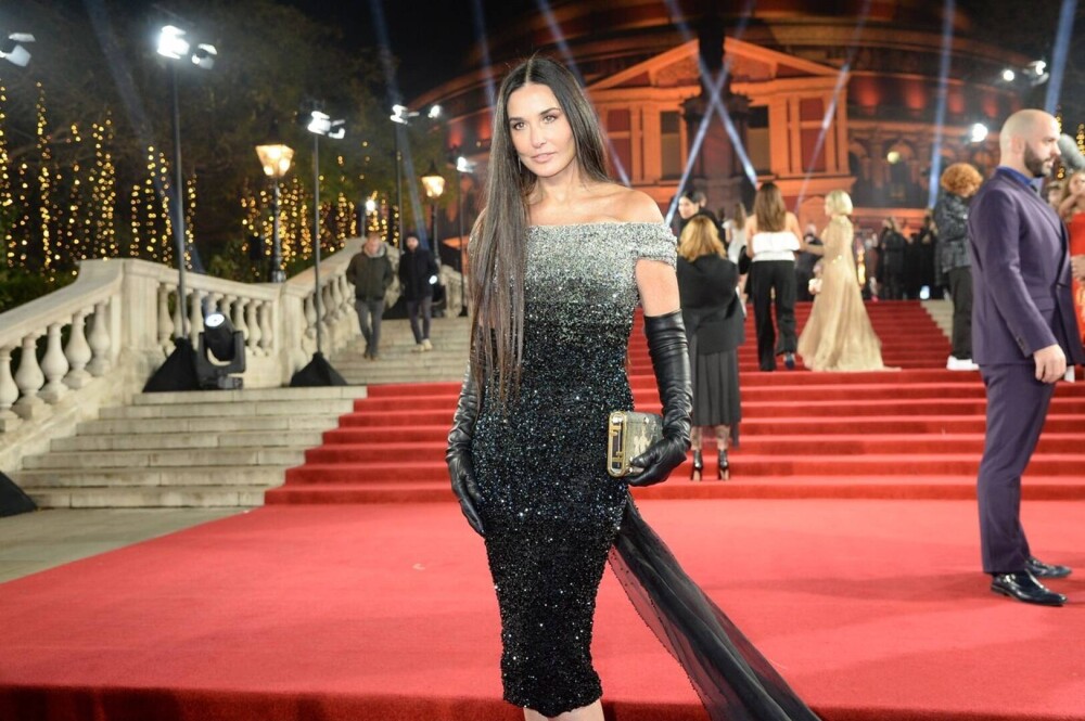 GALERIE FOTO Demi Moore, superbă la 59 de ani pe covorul roșu la Fashion Awards 2021 - Imaginea 5