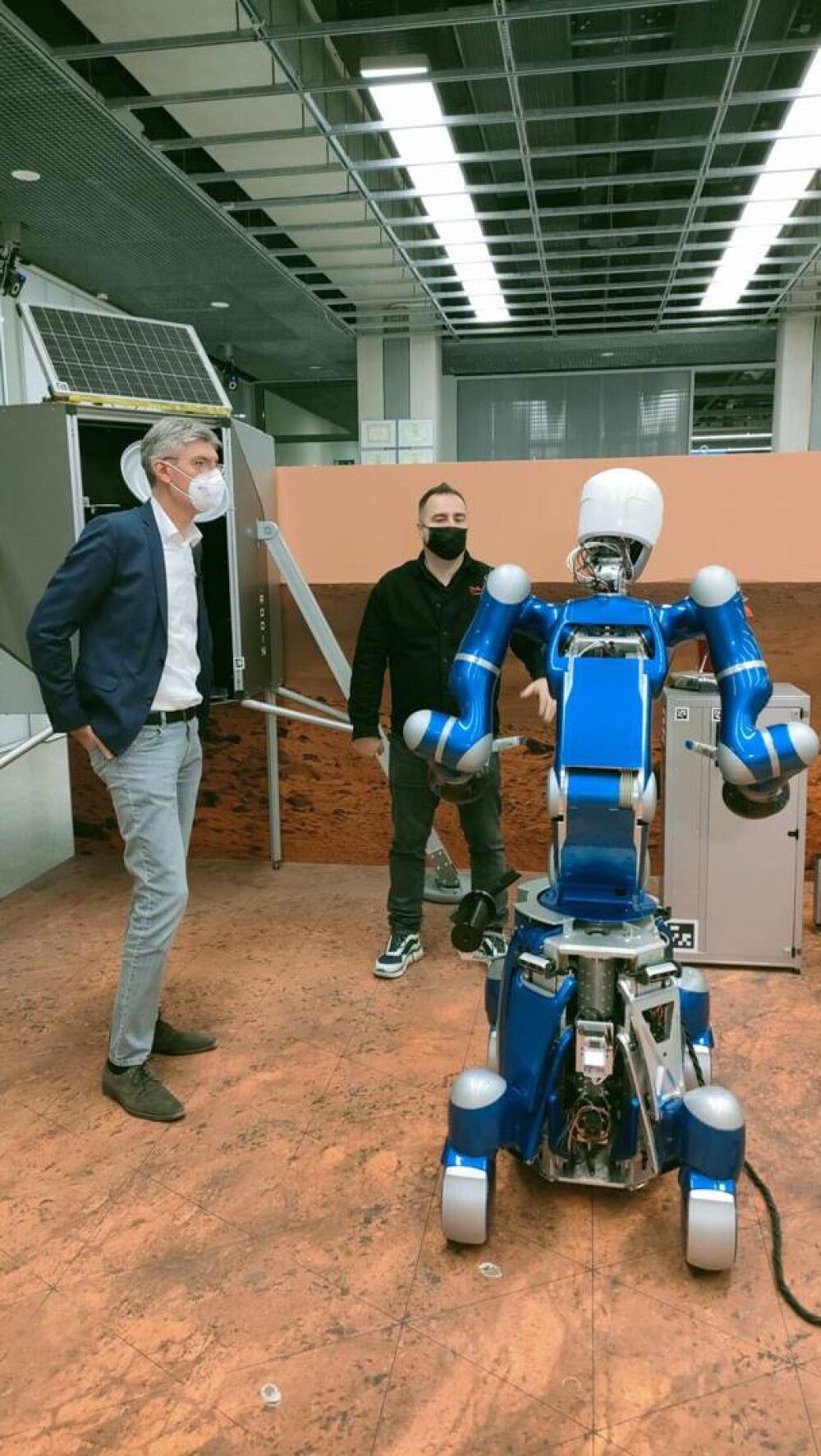 Toro, unul dintre cei mai performanți roboți umanoizi din lume, a fost gândit și dezvoltat de români - Imaginea 1