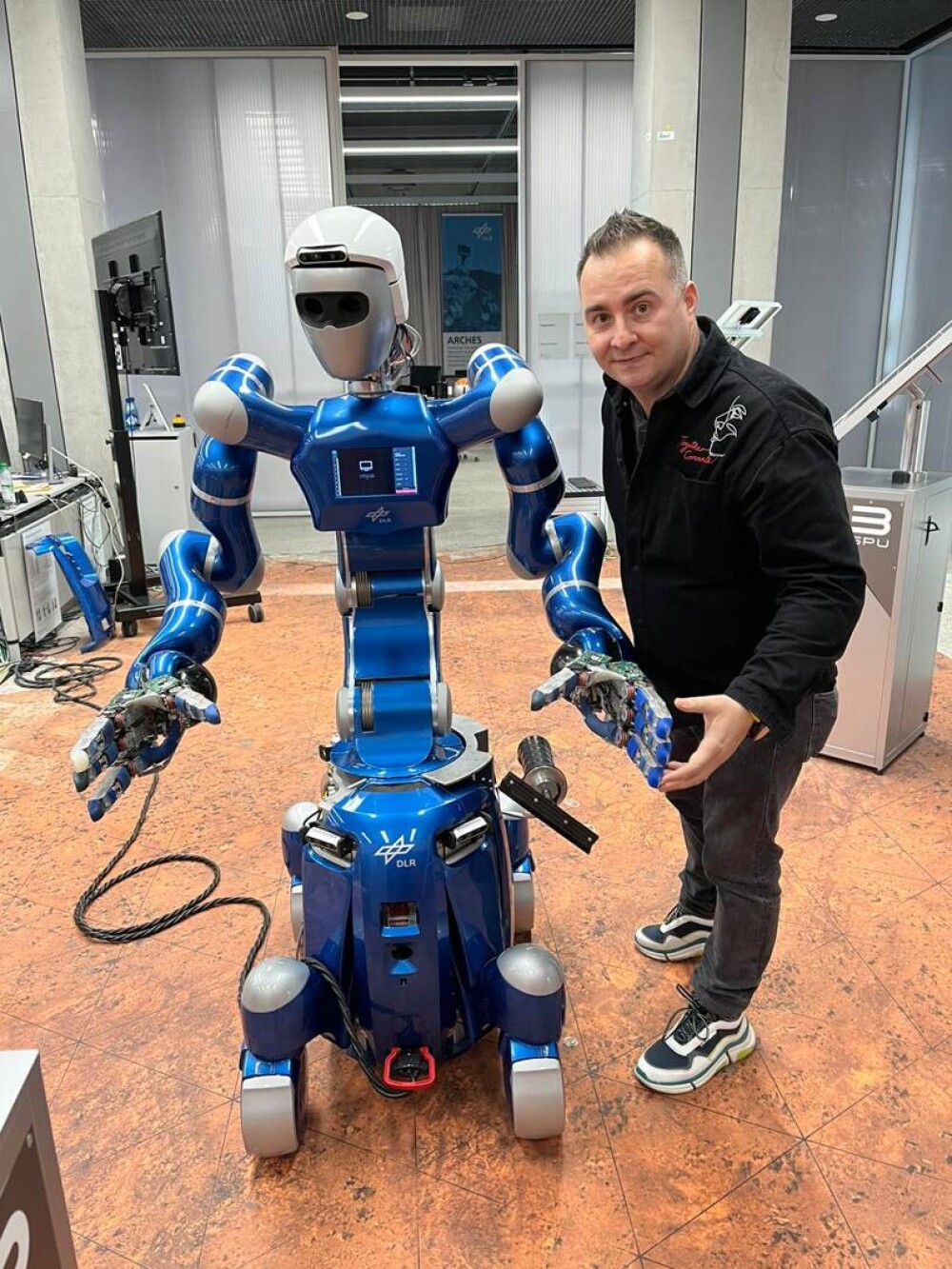 Toro, unul dintre cei mai performanți roboți umanoizi din lume, a fost gândit și dezvoltat de români - Imaginea 8