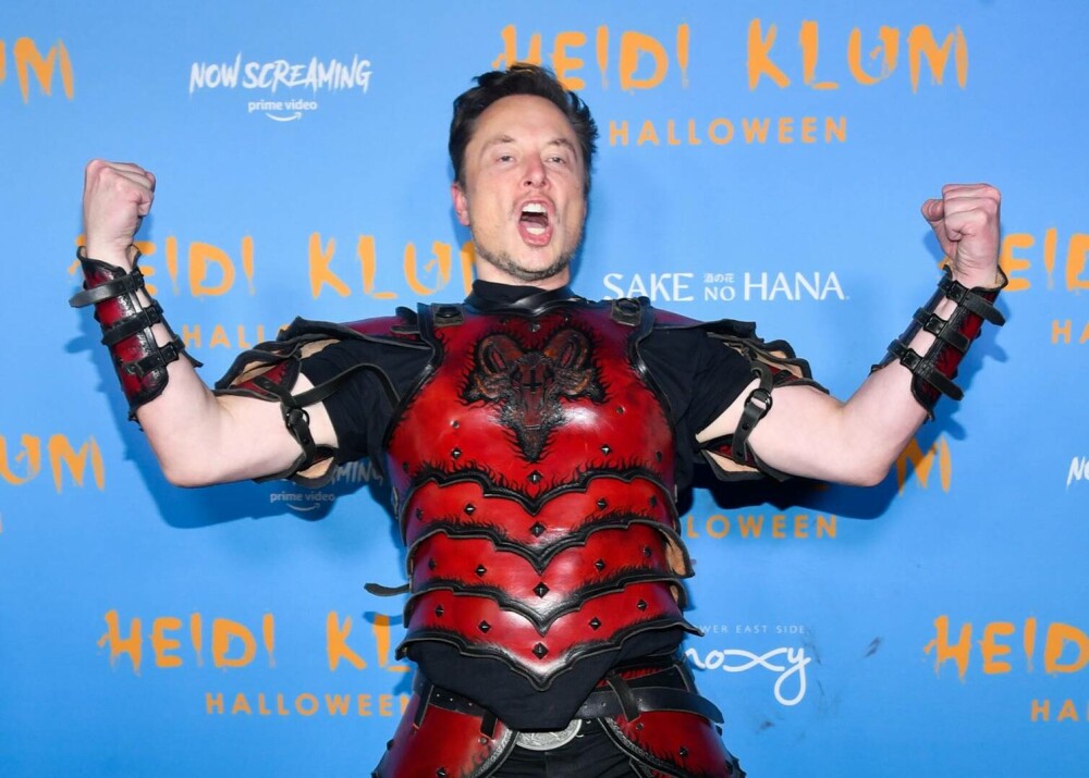 Elon Musk a publicat prima fotografie de la petrecerea de Halloween. Unde a fost, de fapt, miliardarul GALERIE FOTO - Imaginea 13