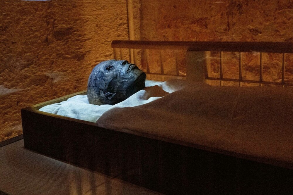Un secol de la descoperirea mormântului lui Tutankhamon. Imagini cu faraonul mumificat GALERIE FOTO - Imaginea 6