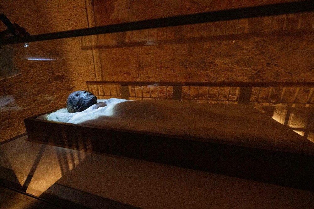 Un secol de la descoperirea mormântului lui Tutankhamon. Imagini cu faraonul mumificat GALERIE FOTO - Imaginea 8