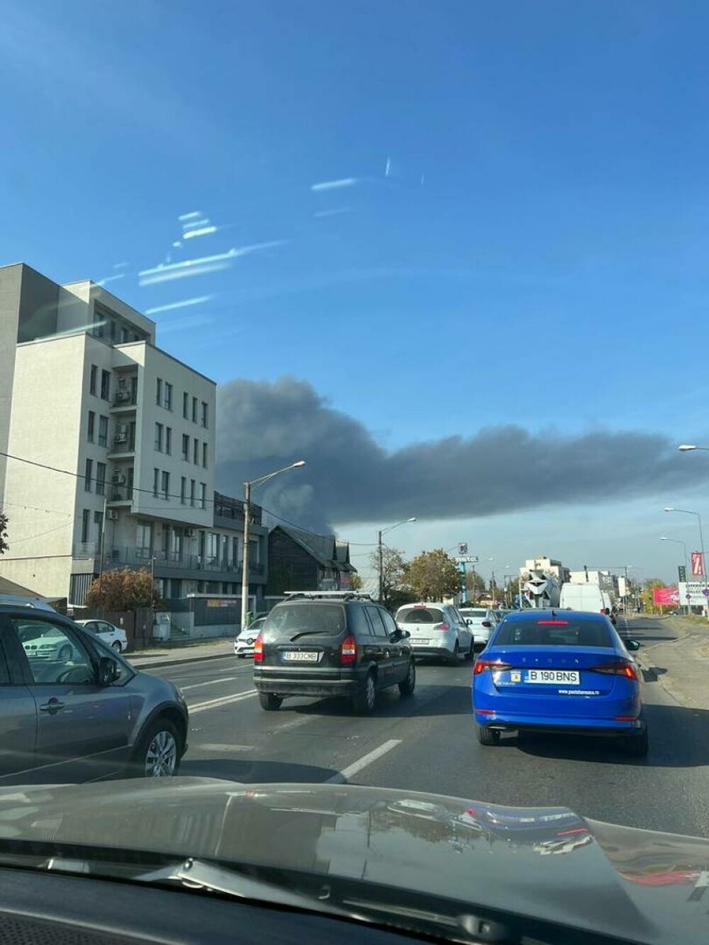 Incendiul major de lângă București, de la un centru de colectare deșeuri, a fost stins după o zi - Imaginea 2