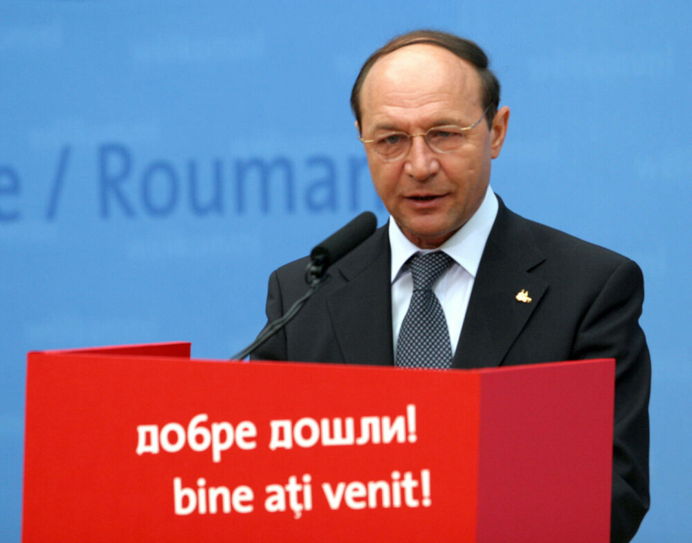 Traian Băsescu împlinește 71 de ani. Imagini inedite cu fostul președinte. GALERIE FOTO - Imaginea 14