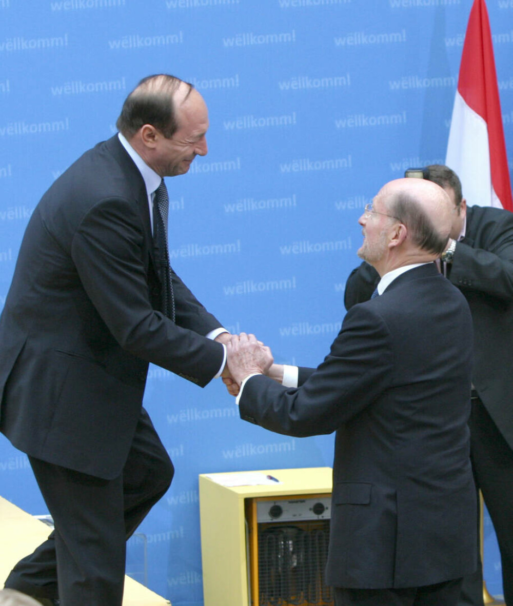 Traian Băsescu împlinește 71 de ani. Imagini inedite cu fostul președinte. GALERIE FOTO - Imaginea 15