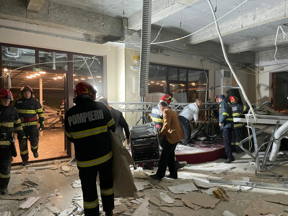 Tavan fals, prăbușit într-un restaurant din Brăila. A fost activat activat planul roșu de intervenție | FOTO - Imaginea 5