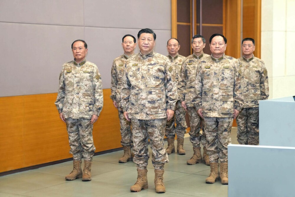 Președintele Xi Jinping s-a îmbrăcat în haine militare pentru a anunța că țara sa face pregătiri de război - Imaginea 2