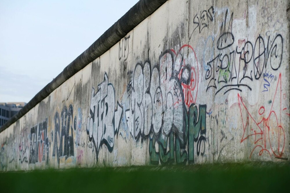 33 de ani de la căderea Zidului Berlinului. Simbolul divizării Germaniei, în cifre. GALERIE FOTO - Imaginea 2