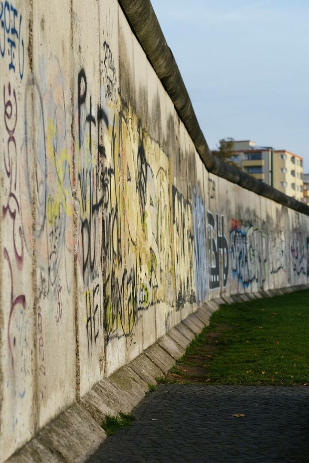 33 de ani de la căderea Zidului Berlinului. Simbolul divizării Germaniei, în cifre. GALERIE FOTO - Imaginea 4
